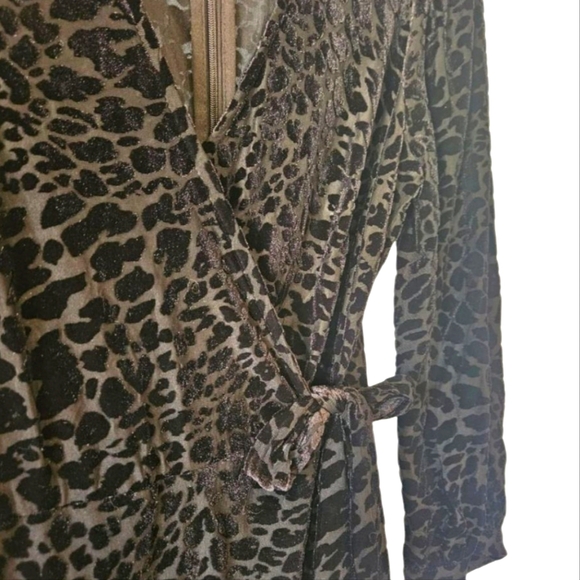 NWT - Calvin Klein - Black Burnout Animal Print Velvet Wrap Dress - Size 4 - Picture 5 of 9